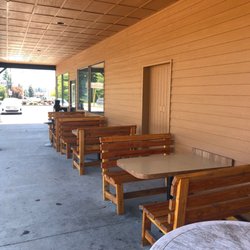 The Old Hich'en Post - Outside seating in the bar