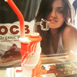 Circle T Discount Cigarettes & More - Silicone water pipe with quartz Banger