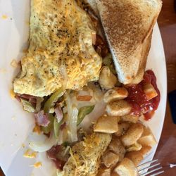 Neighborhood Grill - Veggie and turkey bacon omelette
