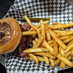 The Don’$ - Mac and cheese burger