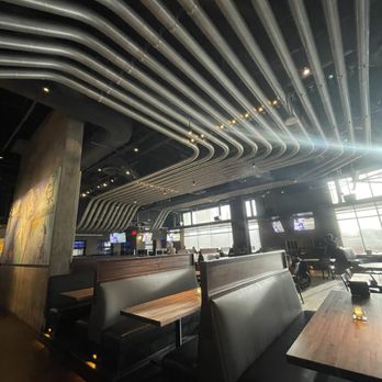 Yard House - Inside restaurant - Vegetarian Near Me - Burbank, California Yard House - Inside restaurant - Vegetarian Near Me - Burbank, California