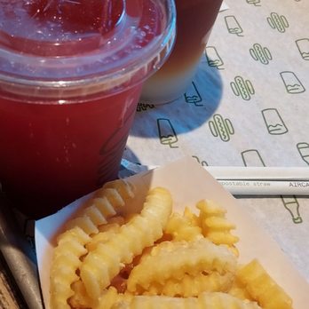 Shake Shack Garden State Plaza - Hibiscus ice tea & fifty fifty (Lemonade & ice tea) - Burgers Near Me - Paramus, New Jersey