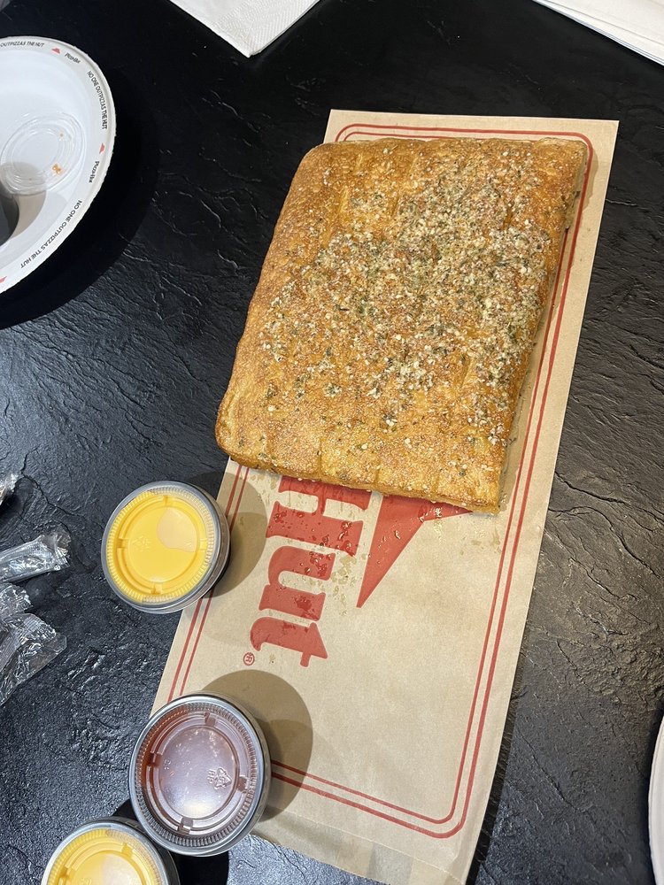 PIZZA HUT Updated October 2024 13 Photos & 38 Reviews 1080 E Main