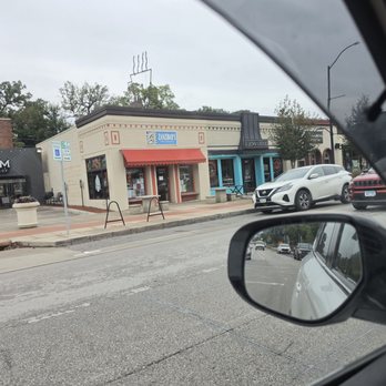 Lucky Lotus - Front facade - Thai Near Me - Des Moines, Iowa