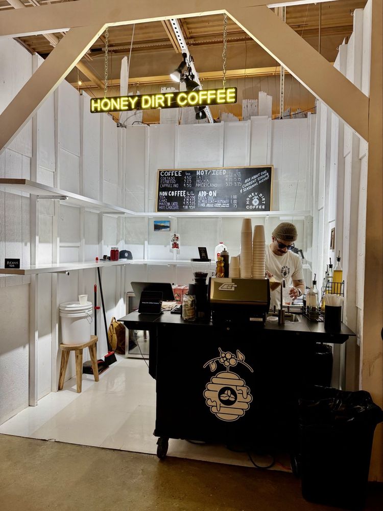 Honey Dirt Coffee Logo