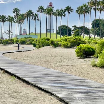 Shoreline Park - One of the ways to reach the lighthouse - Parks Near Me - Long Beach, California Shoreline Park - One of the ways to reach the lighthouse - Parks Near Me - Long Beach, California
