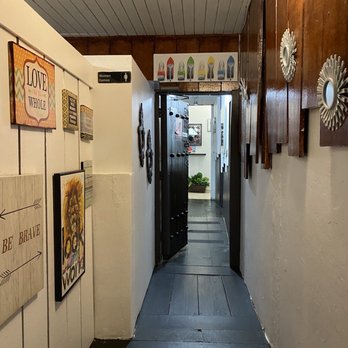 Mar Del Caribe - The beautiful Hallway to the bathroom. - Caribbean Near Me - Isla Verde, Puerto Rico Mar Del Caribe - The beautiful Hallway to the bathroom. - Caribbean Near Me - Isla Verde, Puerto Rico