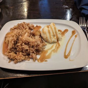 Bluebird Cafe & Grill - Apple crumble with vanilla ice cream - Italian Near Me - Orangeville, Ontario