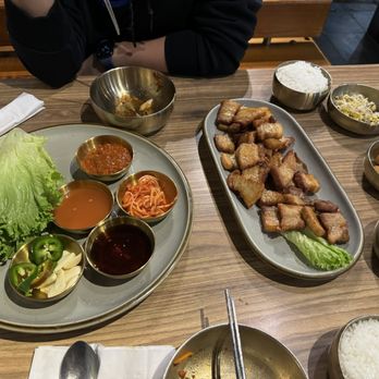 Ahjoomah's Apron - Korean Near Me - Chicago, Illinois