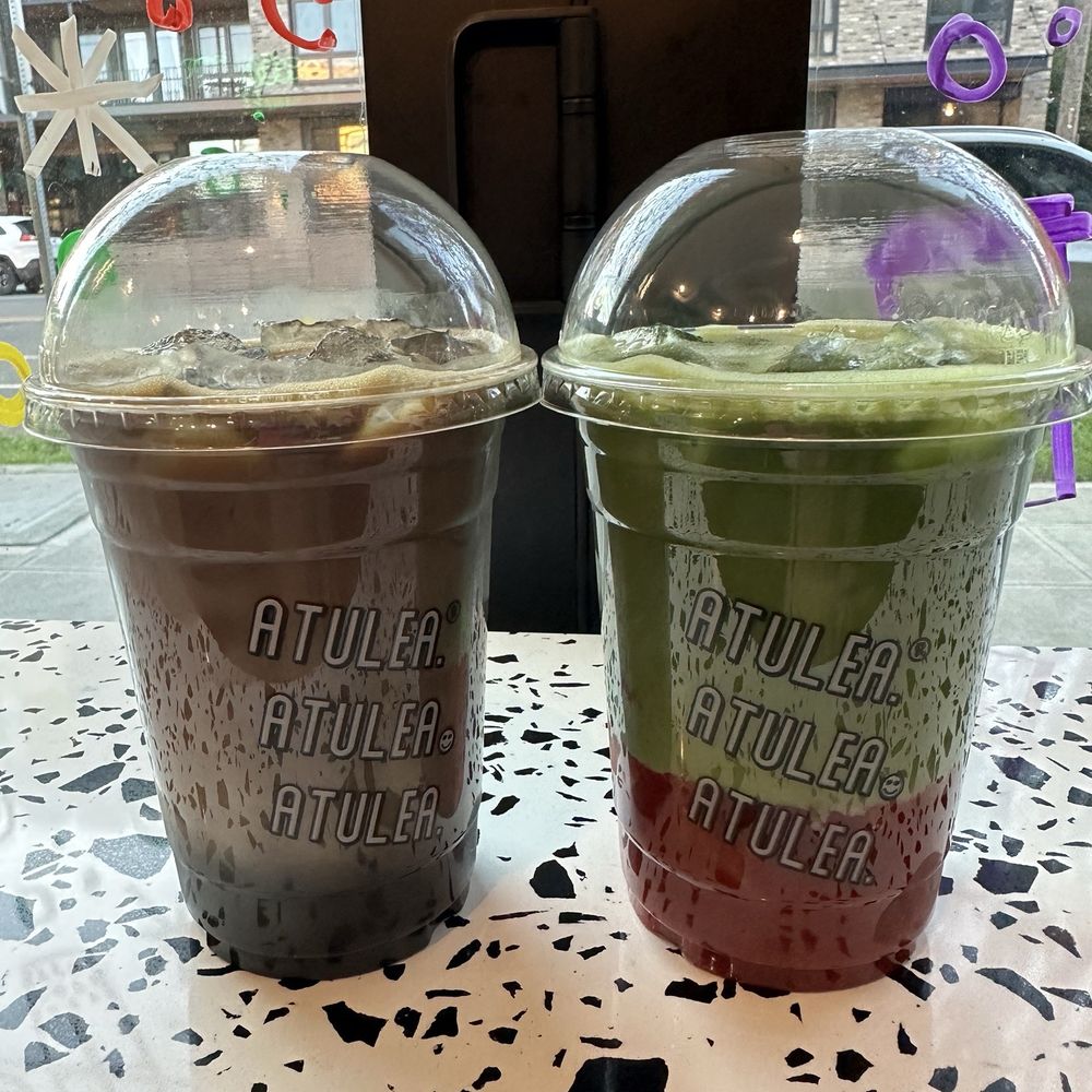Black sesame hojicha latte (L) Strawberry matcha latte (R)