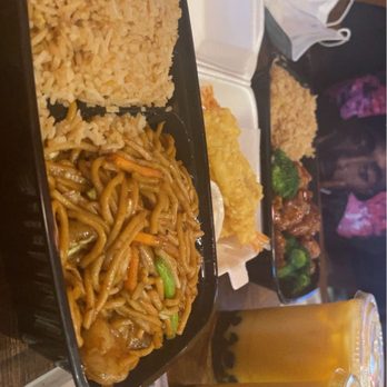 Chau's Cafe - Shrimp Chow Mein   General Tso's Chicken Combo - A meal includes fried rice, stir-fried noodles with vegetables, a spring roll, and two large drinks, likely bubble tea, on a restaurant table. - Chinese Near Me - Ashburn, Virginia