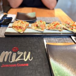mizu - Spicy Salmon Sushi Pizza