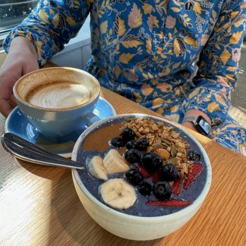 Bluestone Lane Houston Heights - Flat white, Bondi Smoothie Bowl - Coffee & Tea Near Me - Houston, Texas