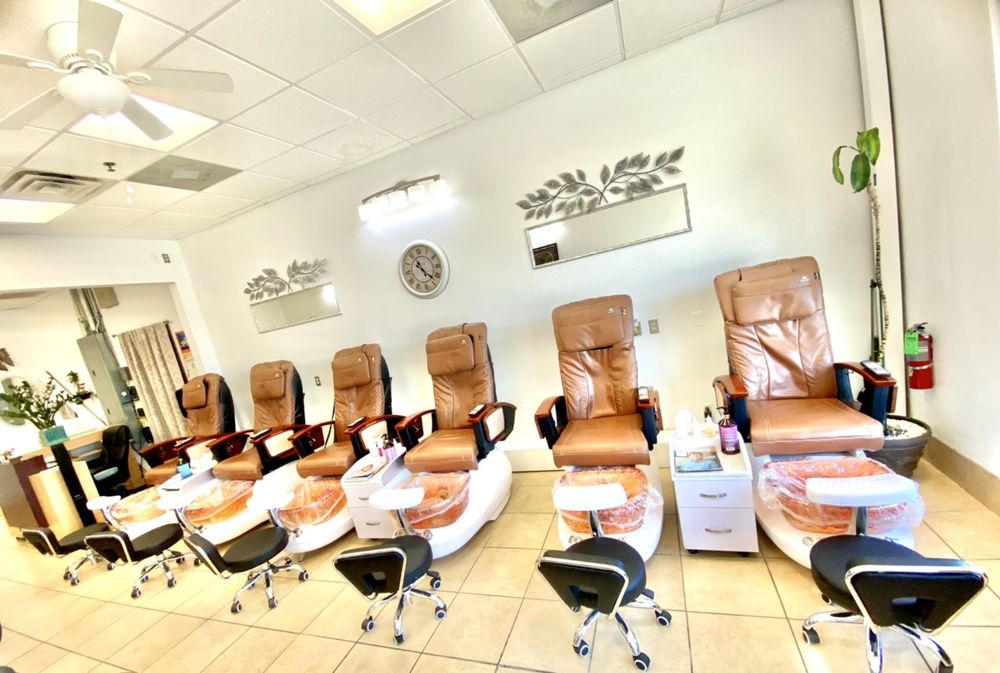 DIVINE NAILS Updated September 2024 41 Photos 5954 S Yale Ave