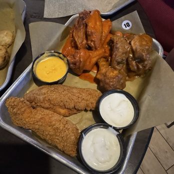 Buffalo Wild Wings - Chicken Wings Near Me - Irving, Texas