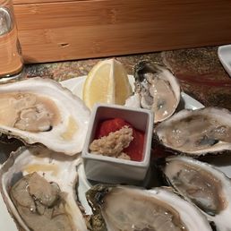 Half dozen oysters Half dozen oysters