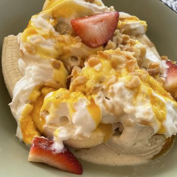 Naupaka Beach Grill - Hawaiian banana split - Cocktail Bars Near Me - Kamuela, Hawaii Naupaka Beach Grill - Hawaiian banana split - Cocktail Bars Near Me - Kamuela, Hawaii