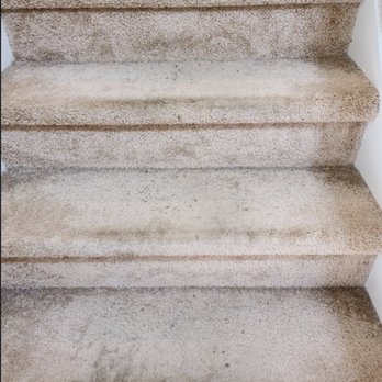 Complete Carpet Care - Stairs before - Carpet Cleaning Near Me Complete Carpet Care - Stairs before - Carpet Cleaning Near Me