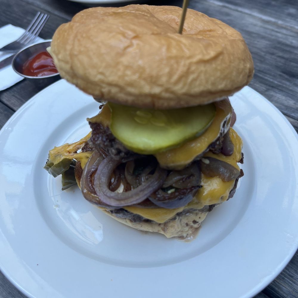 Double Cheeseburger with toppings Double Cheeseburger with toppings