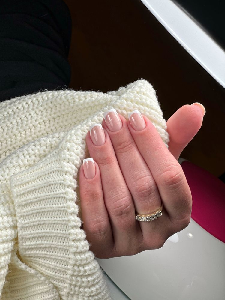 Nails by Nava Logo