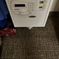 Comfort Suites - Non working safe