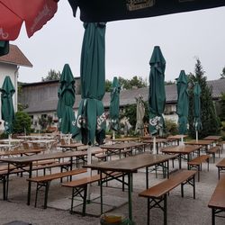 Mostheuriger Karner - Großer Gastgarten