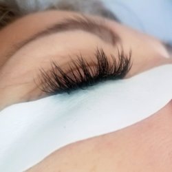 The Lash & Beauty Bar - Volume lashes by Jovita