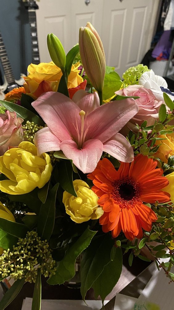 ITINERANTE FLOWERS Updated September 2024 315 8 Avenue SW, Calgary