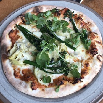 Dodds Restaurant - Vegetarian pizza - Modern European Near Me - Ambleside, CMA