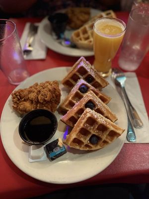 Lips Drag Queen Show Palace Restaurant & Bar by null