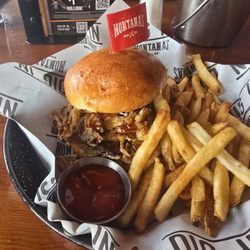Montana's BBQ & Bar - Brisket Burger