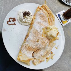 Brittas Pfannkuchenhäuschen - Pfannkuchen mit Apfel, Zimt und Zucker, sowie Schlagsahne.