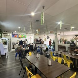 Dutch Oven Jamaican Restaurant and Market - Restaurant view from the door