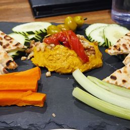 Roasted red pepper hummus and veggies