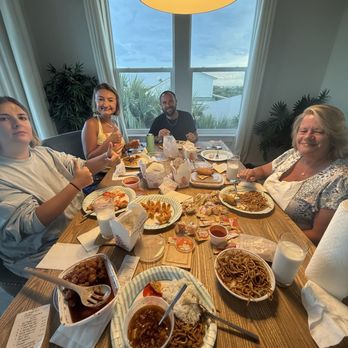 Green Tea - Seasame chicken, chicken lo mein, sweet and sour chicken, general tso chicken, a bunch of apps. - Chinese Near Me - Saint Augustine, Florida