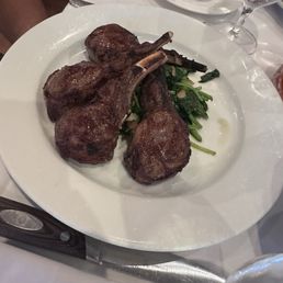 Lamb chops with sautéed spinach Lamb chops with sautéed spinach