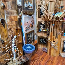 KiKis Kottage Gallery & Little Treasures