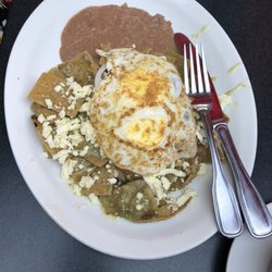 Cafeteria De Rossi - Chilaquiles verde con huevo estrellado