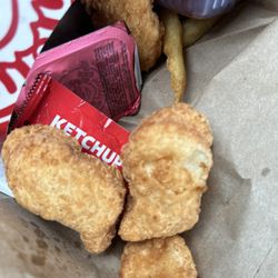 Wendy's - Why yall give me and my baby some shit yall wouldn't give yall kids but yall gave it to us and im paying my hard earned money tfffff