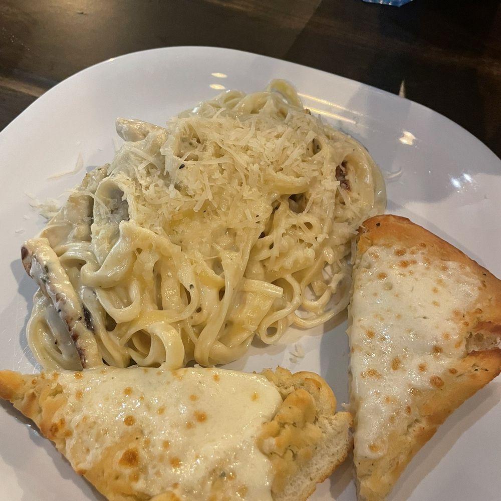 Crust Pizza - Chicken Alfredo - Pizza Near Me - Cypress, Texas