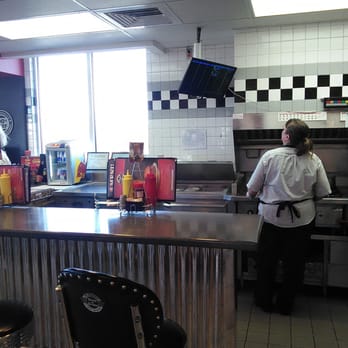 Steak ’n Shake - a man and a woman in a kitchen - Fast Food Near Me - Crawfordsville, Indiana Steak ’n Shake - a man and a woman in a kitchen - Fast Food Near Me - Crawfordsville, Indiana
