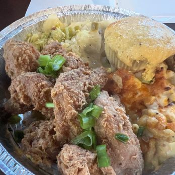 Auntie Vee's Kitchen - Fried chicken wings, macaroni and cheese, cabbage, cornbread muffin - Comfort Food Near Me - Atlanta, Georgia Auntie Vee's Kitchen - Fried chicken wings, macaroni and cheese, cabbage, cornbread muffin - Comfort Food Near Me - Atlanta, Georgia