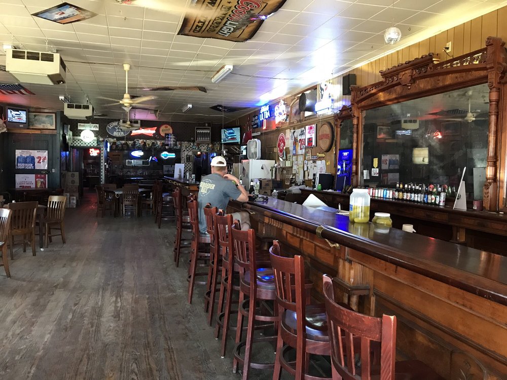 THE TAVERN Updated September 2024 211 N Mechanic St, Weimar, Texas