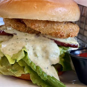 The Dodging Duck Brewhaus & Restaurant - BLT with Fried Green Tomatoes - New American Near Me - Boerne, Texas