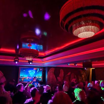 DecoDance Bar - a crowd of people at a disco - Cocktail Bars Near Me - San Francisco, California DecoDance Bar - a crowd of people at a disco - Cocktail Bars Near Me - San Francisco, California