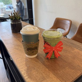 Vinhouse Tea & Coffee - Sheldon - (L) Espresso Latte, (R) Matcha Latte - Bubble Tea Near Me - Elk Grove, California
