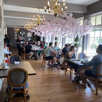 Flour Mill Scratch Kitchen Restaurant - This room has a cool vibe - Canadian (New) Near Me - Niagara Falls, Ontario