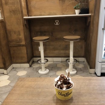 Van Leeuwen - The Cookie Crumble And Strawberry Jam Sundae - Coffee & Tea Near Me - Brooklyn, New York
