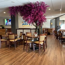 Mix Huevos - Dining room