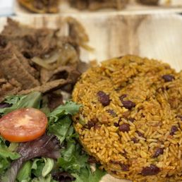 Rice & Stewed Chicken Medley / Arroz Mamposteao De La Casa
